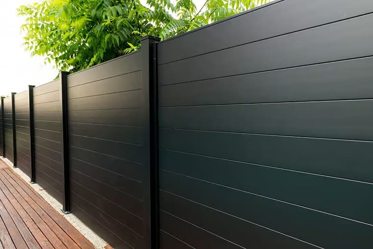 Aluminum privacy fence