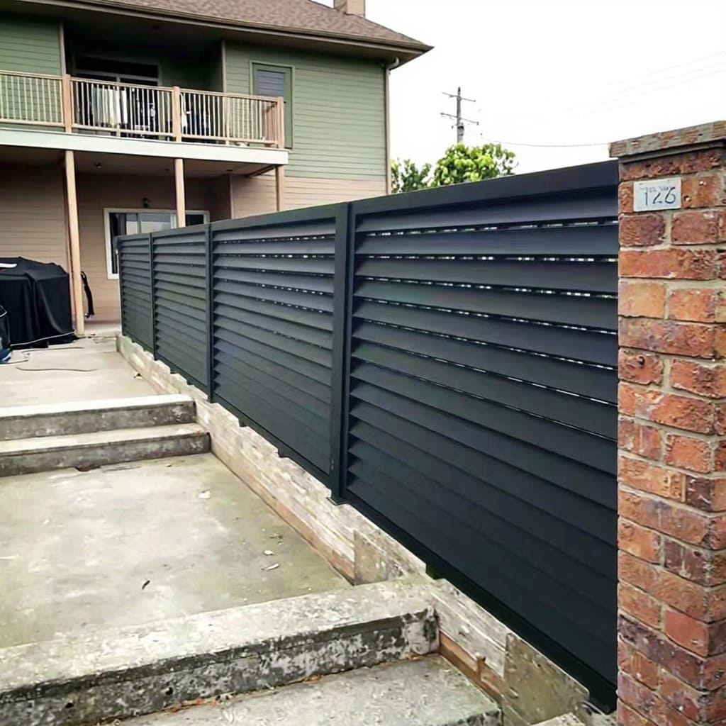 Horizontal aluminum slat fence