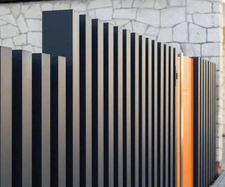 Aluminum slat fence system