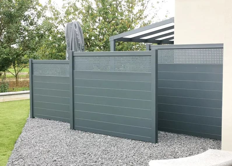 Decorative aluminum fence system