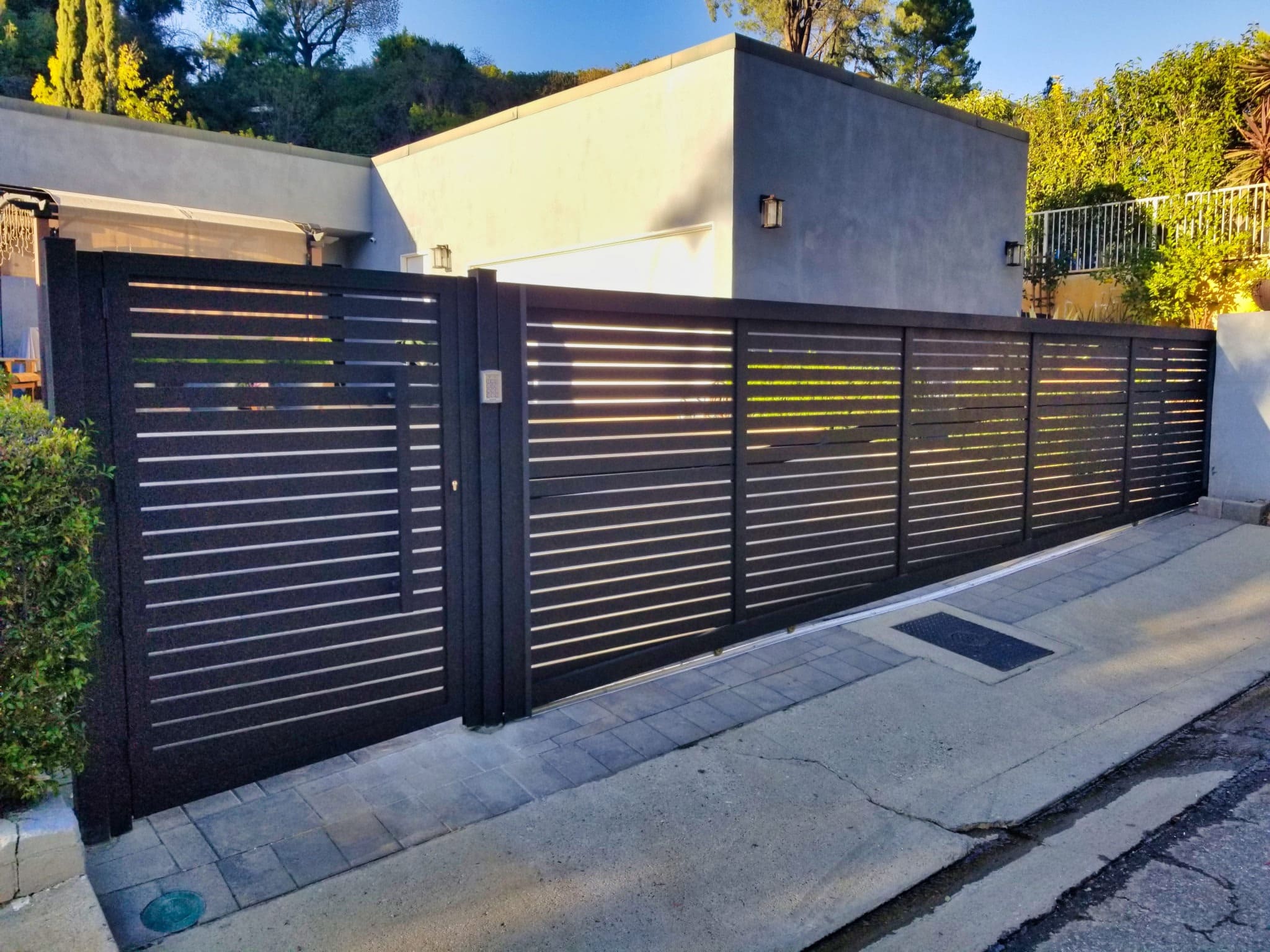 Aluminum fence gate system