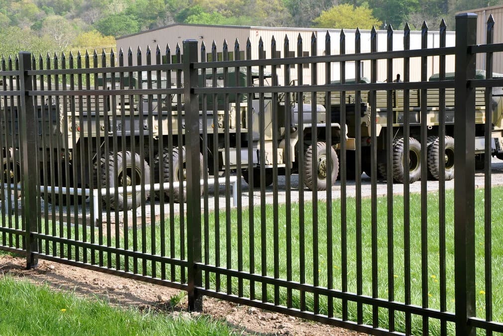 VALUNO commercial aluminum picket fence