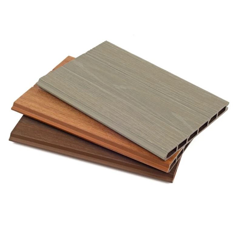 Wood-look color and texture direction for WPC fencing