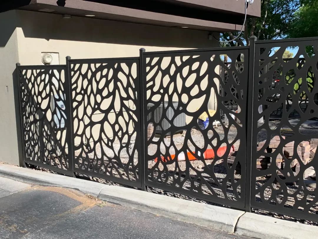 Decorative aluminum fence