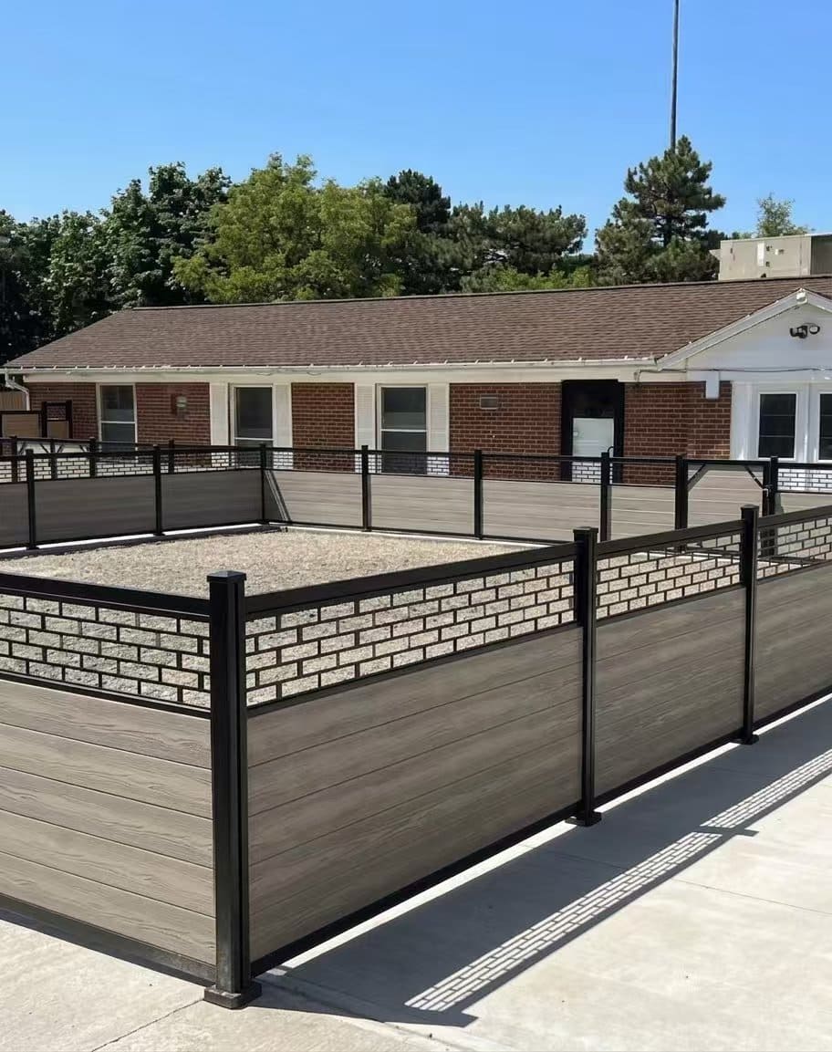 Decorative aluminum fence