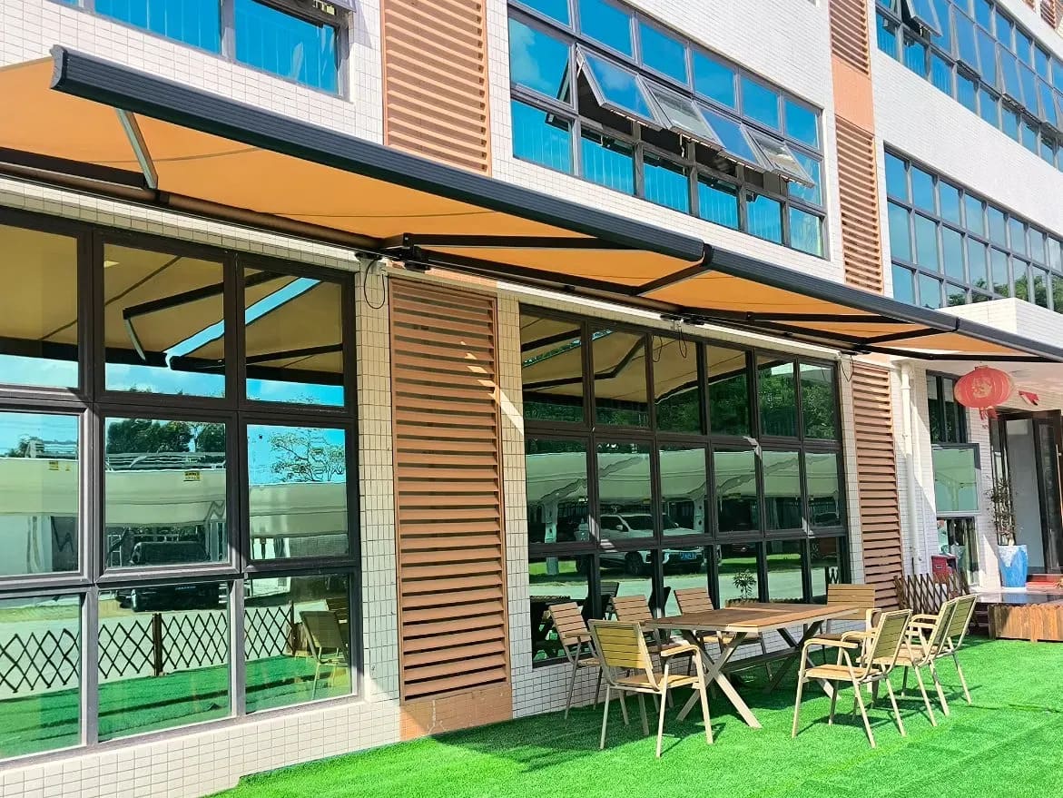 Restaurant cafe full cassette awning project