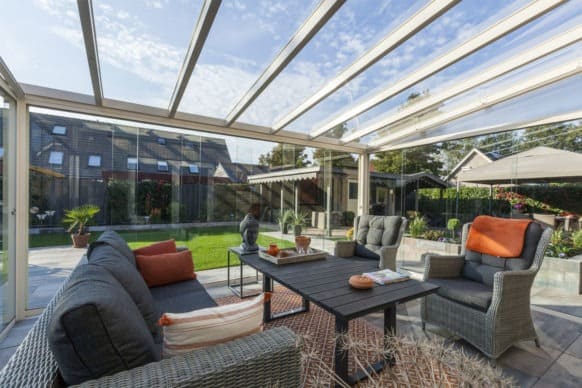 VALUNO aluminum pergola with glass enclosure
