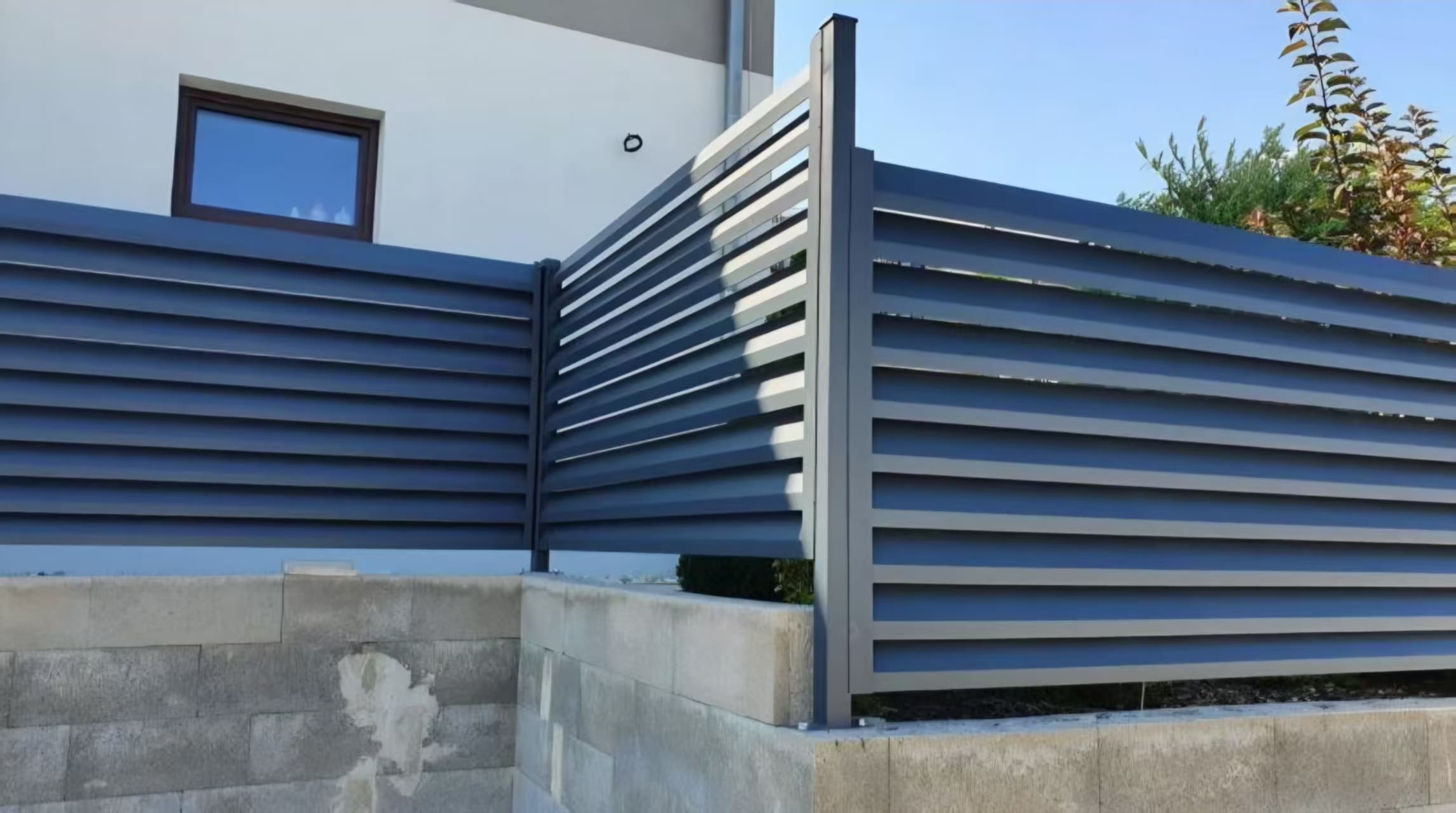 Variable-height aluminum louver fence for Bulgaria project